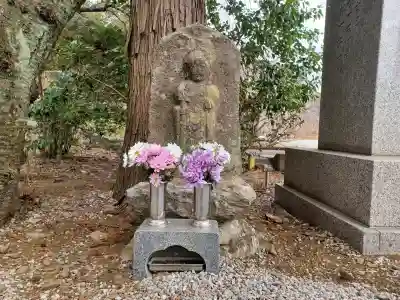 瀧岸寺の{uncategorized: "未分類", other: "その他", undefined: "問題あり", building: "その他建物", grave: "お墓", sacred_gate: "鳥居", guardian: "狛犬", statue: "像", buddha: "仏像", history: "歴史", nature: "自然", garden: "庭園", animal: "動物", pagoda: "塔", temizu: "手水舎", mountain_gate: "山門・神門", sanctuary: "本殿・本堂", subordinate: "末社・摂社", art: "芸術", scenery: "景色", jizo: "地蔵", ema: "絵馬", goshuin: "御朱印", omikuji: "おみくじ", items: "授与品その他", amulet: "お守り", goshuincho: "御朱印帳", eats: "食事", festival: "お祭り", votive_dance: "神楽", shichigosan: "七五三参", wedding: "結婚式", experience: "体験その他", initially: "初詣", around: "周辺", anti_infection: "感染症対策"}