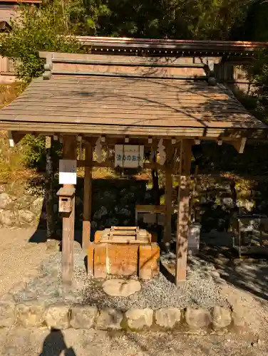 丹生川上神社（中社）の{uncategorized: "未分類", other: "その他", undefined: "問題あり", building: "その他建物", grave: "お墓", sacred_gate: "鳥居", guardian: "狛犬", statue: "像", buddha: "仏像", history: "歴史", nature: "自然", garden: "庭園", animal: "動物", pagoda: "塔", temizu: "手水舎", mountain_gate: "山門・神門", sanctuary: "本殿・本堂", subordinate: "末社・摂社", art: "芸術", scenery: "景色", jizo: "地蔵", ema: "絵馬", goshuin: "御朱印", omikuji: "おみくじ", items: "授与品その他", amulet: "お守り", goshuincho: "御朱印帳", eats: "食事", festival: "お祭り", votive_dance: "神楽", shichigosan: "七五三参", wedding: "結婚式", experience: "体験その他", initially: "初詣", around: "周辺", anti_infection: "感染症対策"}