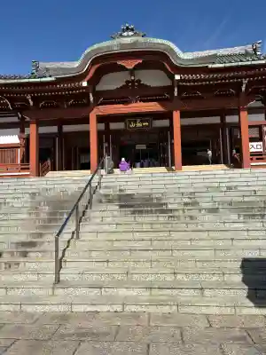 一畑山薬師寺 岡崎本堂の{uncategorized: "未分類", other: "その他", undefined: "問題あり", building: "その他建物", grave: "お墓", sacred_gate: "鳥居", guardian: "狛犬", statue: "像", buddha: "仏像", history: "歴史", nature: "自然", garden: "庭園", animal: "動物", pagoda: "塔", temizu: "手水舎", mountain_gate: "山門・神門", sanctuary: "本殿・本堂", subordinate: "末社・摂社", art: "芸術", scenery: "景色", jizo: "地蔵", ema: "絵馬", goshuin: "御朱印", omikuji: "おみくじ", items: "授与品その他", amulet: "お守り", goshuincho: "御朱印帳", eats: "食事", festival: "お祭り", votive_dance: "神楽", shichigosan: "七五三参", wedding: "結婚式", experience: "体験その他", initially: "初詣", around: "周辺", anti_infection: "感染症対策"}