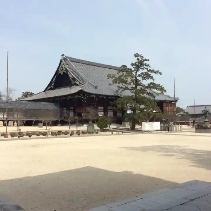本山専修寺の{uncategorized: "未分類", other: "その他", undefined: "問題あり", building: "その他建物", grave: "お墓", sacred_gate: "鳥居", guardian: "狛犬", statue: "像", buddha: "仏像", history: "歴史", nature: "自然", garden: "庭園", animal: "動物", pagoda: "塔", temizu: "手水舎", mountain_gate: "山門・神門", sanctuary: "本殿・本堂", subordinate: "末社・摂社", art: "芸術", scenery: "景色", jizo: "地蔵", ema: "絵馬", goshuin: "御朱印", omikuji: "おみくじ", items: "授与品その他", amulet: "お守り", goshuincho: "御朱印帳", eats: "食事", festival: "お祭り", votive_dance: "神楽", shichigosan: "七五三参", wedding: "結婚式", experience: "体験その他", initially: "初詣", around: "周辺", anti_infection: "感染症対策"}