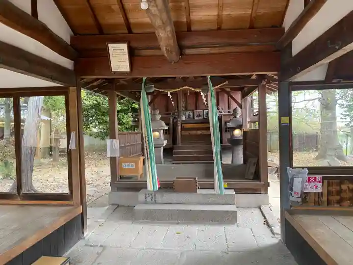 天満神社本殿の{uncategorized: "未分類", other: "その他", undefined: "問題あり", building: "その他建物", grave: "お墓", sacred_gate: "鳥居", guardian: "狛犬", statue: "像", buddha: "仏像", history: "歴史", nature: "自然", garden: "庭園", animal: "動物", pagoda: "塔", temizu: "手水舎", mountain_gate: "山門・神門", sanctuary: "本殿・本堂", subordinate: "末社・摂社", art: "芸術", scenery: "景色", jizo: "地蔵", ema: "絵馬", goshuin: "御朱印", omikuji: "おみくじ", items: "授与品その他", amulet: "お守り", goshuincho: "御朱印帳", eats: "食事", festival: "お祭り", votive_dance: "神楽", shichigosan: "七五三参", wedding: "結婚式", experience: "体験その他", initially: "初詣", around: "周辺", anti_infection: "感染症対策"}