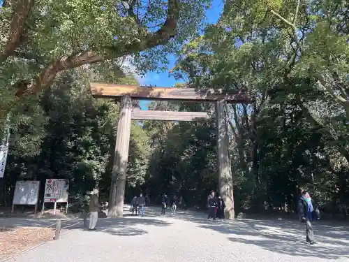 熱田神宮の{uncategorized: "未分類", other: "その他", undefined: "問題あり", building: "その他建物", grave: "お墓", sacred_gate: "鳥居", guardian: "狛犬", statue: "像", buddha: "仏像", history: "歴史", nature: "自然", garden: "庭園", animal: "動物", pagoda: "塔", temizu: "手水舎", mountain_gate: "山門・神門", sanctuary: "本殿・本堂", subordinate: "末社・摂社", art: "芸術", scenery: "景色", jizo: "地蔵", ema: "絵馬", goshuin: "御朱印", omikuji: "おみくじ", items: "授与品その他", amulet: "お守り", goshuincho: "御朱印帳", eats: "食事", festival: "お祭り", votive_dance: "神楽", shichigosan: "七五三参", wedding: "結婚式", experience: "体験その他", initially: "初詣", around: "周辺", anti_infection: "感染症対策"}