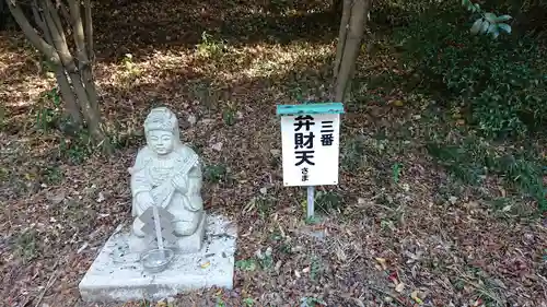 磐裂根裂神社の像