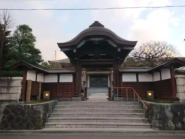 成覚寺の山門・神門