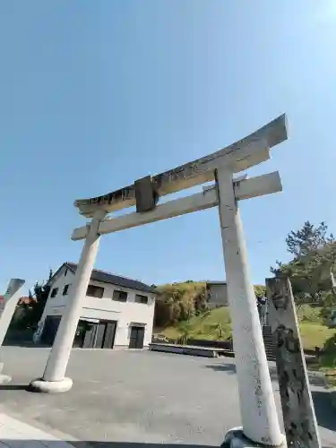 白兎神社の{uncategorized: "未分類", other: "その他", undefined: "問題あり", building: "その他建物", grave: "お墓", sacred_gate: "鳥居", guardian: "狛犬", statue: "像", buddha: "仏像", history: "歴史", nature: "自然", garden: "庭園", animal: "動物", pagoda: "塔", temizu: "手水舎", mountain_gate: "山門・神門", sanctuary: "本殿・本堂", subordinate: "末社・摂社", art: "芸術", scenery: "景色", jizo: "地蔵", ema: "絵馬", goshuin: "御朱印", omikuji: "おみくじ", items: "授与品その他", amulet: "お守り", goshuincho: "御朱印帳", eats: "食事", festival: "お祭り", votive_dance: "神楽", shichigosan: "七五三参", wedding: "結婚式", experience: "体験その他", initially: "初詣", around: "周辺", anti_infection: "感染症対策"}