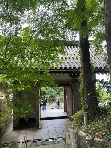 花山院菩提寺の山門