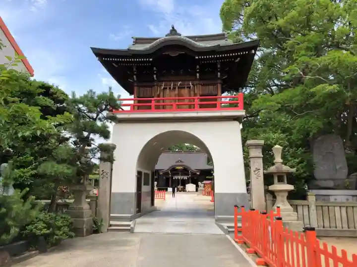 荒井神社の山門・神門