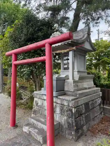 御守殿稲荷神社の{uncategorized: "未分類", other: "その他", undefined: "問題あり", building: "その他建物", grave: "お墓", sacred_gate: "鳥居", guardian: "狛犬", statue: "像", buddha: "仏像", history: "歴史", nature: "自然", garden: "庭園", animal: "動物", pagoda: "塔", temizu: "手水舎", mountain_gate: "山門・神門", sanctuary: "本殿・本堂", subordinate: "末社・摂社", art: "芸術", scenery: "景色", jizo: "地蔵", ema: "絵馬", goshuin: "御朱印", omikuji: "おみくじ", items: "授与品その他", amulet: "お守り", goshuincho: "御朱印帳", eats: "食事", festival: "お祭り", votive_dance: "神楽", shichigosan: "七五三参", wedding: "結婚式", experience: "体験その他", initially: "初詣", around: "周辺", anti_infection: "感染症対策"}