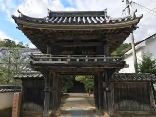 洞春寺の山門