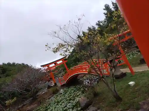 高山稲荷神社の建物その他