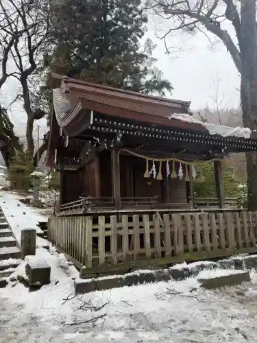 諏訪大社上社前宮の{uncategorized: "未分類", other: "その他", undefined: "問題あり", building: "その他建物", grave: "お墓", sacred_gate: "鳥居", guardian: "狛犬", statue: "像", buddha: "仏像", history: "歴史", nature: "自然", garden: "庭園", animal: "動物", pagoda: "塔", temizu: "手水舎", mountain_gate: "山門・神門", sanctuary: "本殿・本堂", subordinate: "末社・摂社", art: "芸術", scenery: "景色", jizo: "地蔵", ema: "絵馬", goshuin: "御朱印", omikuji: "おみくじ", items: "授与品その他", amulet: "お守り", goshuincho: "御朱印帳", eats: "食事", festival: "お祭り", votive_dance: "神楽", shichigosan: "七五三参", wedding: "結婚式", experience: "体験その他", initially: "初詣", around: "周辺", anti_infection: "感染症対策"}