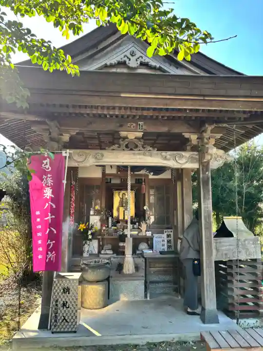 松ヶ瀬地蔵堂の{uncategorized: "未分類", other: "その他", undefined: "問題あり", building: "その他建物", grave: "お墓", sacred_gate: "鳥居", guardian: "狛犬", statue: "像", buddha: "仏像", history: "歴史", nature: "自然", garden: "庭園", animal: "動物", pagoda: "塔", temizu: "手水舎", mountain_gate: "山門・神門", sanctuary: "本殿・本堂", subordinate: "末社・摂社", art: "芸術", scenery: "景色", jizo: "地蔵", ema: "絵馬", goshuin: "御朱印", omikuji: "おみくじ", items: "授与品その他", amulet: "お守り", goshuincho: "御朱印帳", eats: "食事", festival: "お祭り", votive_dance: "神楽", shichigosan: "七五三参", wedding: "結婚式", experience: "体験その他", initially: "初詣", around: "周辺", anti_infection: "感染症対策"}