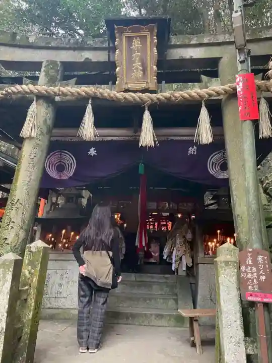 薬力社の{uncategorized: "未分類", other: "その他", undefined: "問題あり", building: "その他建物", grave: "お墓", sacred_gate: "鳥居", guardian: "狛犬", statue: "像", buddha: "仏像", history: "歴史", nature: "自然", garden: "庭園", animal: "動物", pagoda: "塔", temizu: "手水舎", mountain_gate: "山門・神門", sanctuary: "本殿・本堂", subordinate: "末社・摂社", art: "芸術", scenery: "景色", jizo: "地蔵", ema: "絵馬", goshuin: "御朱印", omikuji: "おみくじ", items: "授与品その他", amulet: "お守り", goshuincho: "御朱印帳", eats: "食事", festival: "お祭り", votive_dance: "神楽", shichigosan: "七五三参", wedding: "結婚式", experience: "体験その他", initially: "初詣", around: "周辺", anti_infection: "感染症対策"}