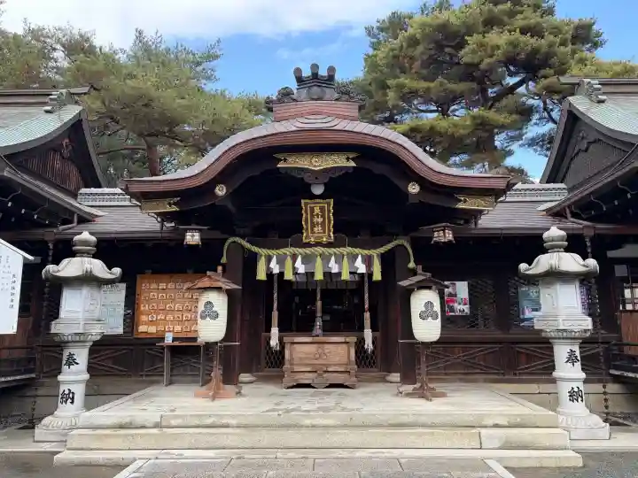 艮神社の{uncategorized: "未分類", other: "その他", undefined: "問題あり", building: "その他建物", grave: "お墓", sacred_gate: "鳥居", guardian: "狛犬", statue: "像", buddha: "仏像", history: "歴史", nature: "自然", garden: "庭園", animal: "動物", pagoda: "塔", temizu: "手水舎", mountain_gate: "山門・神門", sanctuary: "本殿・本堂", subordinate: "末社・摂社", art: "芸術", scenery: "景色", jizo: "地蔵", ema: "絵馬", goshuin: "御朱印", omikuji: "おみくじ", items: "授与品その他", amulet: "お守り", goshuincho: "御朱印帳", eats: "食事", festival: "お祭り", votive_dance: "神楽", shichigosan: "七五三参", wedding: "結婚式", experience: "体験その他", initially: "初詣", around: "周辺", anti_infection: "感染症対策"}