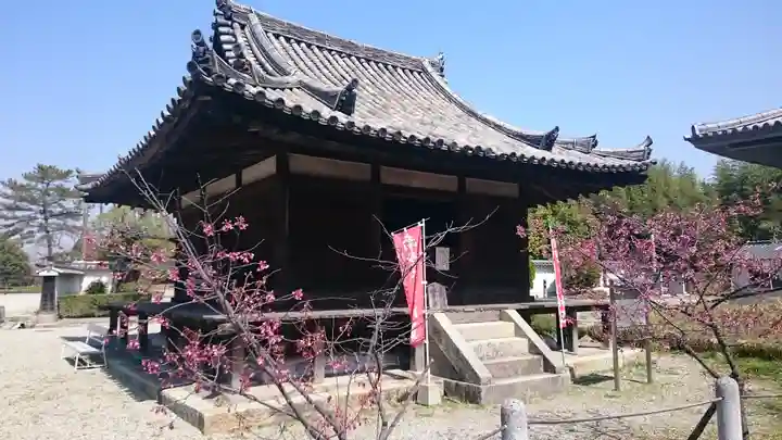 鶴林寺の本殿・本堂