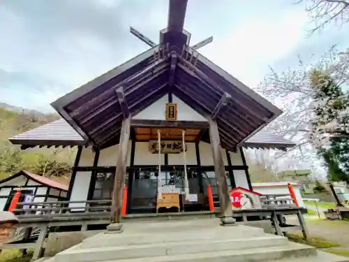 虻田神社の{uncategorized: "未分類", other: "その他", undefined: "問題あり", building: "その他建物", grave: "お墓", sacred_gate: "鳥居", guardian: "狛犬", statue: "像", buddha: "仏像", history: "歴史", nature: "自然", garden: "庭園", animal: "動物", pagoda: "塔", temizu: "手水舎", mountain_gate: "山門・神門", sanctuary: "本殿・本堂", subordinate: "末社・摂社", art: "芸術", scenery: "景色", jizo: "地蔵", ema: "絵馬", goshuin: "御朱印", omikuji: "おみくじ", items: "授与品その他", amulet: "お守り", goshuincho: "御朱印帳", eats: "食事", festival: "お祭り", votive_dance: "神楽", shichigosan: "七五三参", wedding: "結婚式", experience: "体験その他", initially: "初詣", around: "周辺", anti_infection: "感染症対策"}