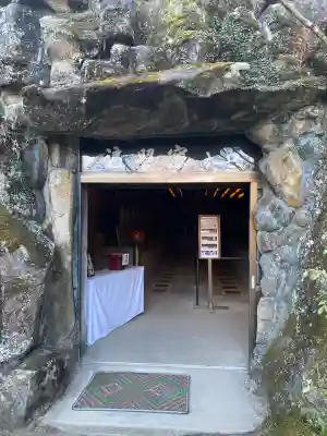 大聖院の{uncategorized: "未分類", other: "その他", undefined: "問題あり", building: "その他建物", grave: "お墓", sacred_gate: "鳥居", guardian: "狛犬", statue: "像", buddha: "仏像", history: "歴史", nature: "自然", garden: "庭園", animal: "動物", pagoda: "塔", temizu: "手水舎", mountain_gate: "山門・神門", sanctuary: "本殿・本堂", subordinate: "末社・摂社", art: "芸術", scenery: "景色", jizo: "地蔵", ema: "絵馬", goshuin: "御朱印", omikuji: "おみくじ", items: "授与品その他", amulet: "お守り", goshuincho: "御朱印帳", eats: "食事", festival: "お祭り", votive_dance: "神楽", shichigosan: "七五三参", wedding: "結婚式", experience: "体験その他", initially: "初詣", around: "周辺", anti_infection: "感染症対策"}