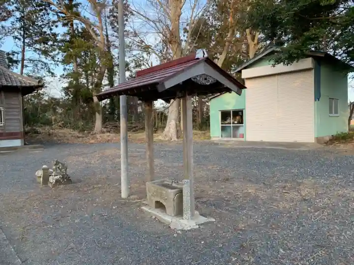 六所神社の手水舎
