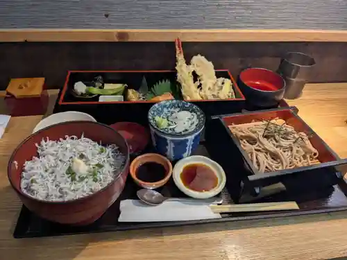 鶴岡八幡宮の周辺