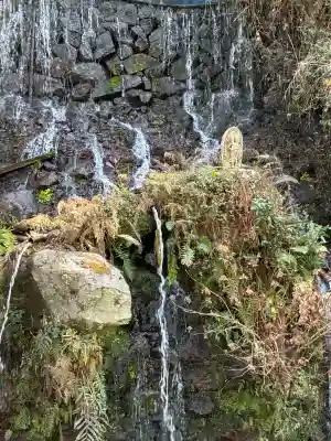 瀧川神社の{uncategorized: "未分類", other: "その他", undefined: "問題あり", building: "その他建物", grave: "お墓", sacred_gate: "鳥居", guardian: "狛犬", statue: "像", buddha: "仏像", history: "歴史", nature: "自然", garden: "庭園", animal: "動物", pagoda: "塔", temizu: "手水舎", mountain_gate: "山門・神門", sanctuary: "本殿・本堂", subordinate: "末社・摂社", art: "芸術", scenery: "景色", jizo: "地蔵", ema: "絵馬", goshuin: "御朱印", omikuji: "おみくじ", items: "授与品その他", amulet: "お守り", goshuincho: "御朱印帳", eats: "食事", festival: "お祭り", votive_dance: "神楽", shichigosan: "七五三参", wedding: "結婚式", experience: "体験その他", initially: "初詣", around: "周辺", anti_infection: "感染症対策"}