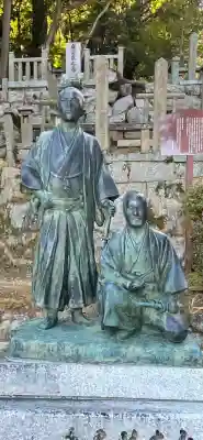 京都霊山護國神社の{uncategorized: "未分類", other: "その他", undefined: "問題あり", building: "その他建物", grave: "お墓", sacred_gate: "鳥居", guardian: "狛犬", statue: "像", buddha: "仏像", history: "歴史", nature: "自然", garden: "庭園", animal: "動物", pagoda: "塔", temizu: "手水舎", mountain_gate: "山門・神門", sanctuary: "本殿・本堂", subordinate: "末社・摂社", art: "芸術", scenery: "景色", jizo: "地蔵", ema: "絵馬", goshuin: "御朱印", omikuji: "おみくじ", items: "授与品その他", amulet: "お守り", goshuincho: "御朱印帳", eats: "食事", festival: "お祭り", votive_dance: "神楽", shichigosan: "七五三参", wedding: "結婚式", experience: "体験その他", initially: "初詣", around: "周辺", anti_infection: "感染症対策"}