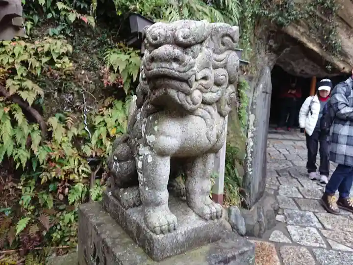 銭洗弁財天宇賀福神社の狛犬