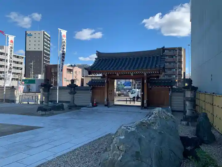 秋葉山圓通寺の山門・神門