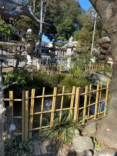 栗原神社の庭園