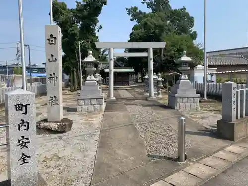 白山神社（松河戸町）の鳥居