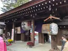 建部大社の山門