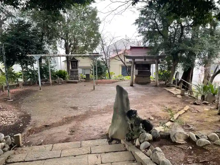 駒込富士神社の{uncategorized: "未分類", other: "その他", undefined: "問題あり", building: "その他建物", grave: "お墓", sacred_gate: "鳥居", guardian: "狛犬", statue: "像", buddha: "仏像", history: "歴史", nature: "自然", garden: "庭園", animal: "動物", pagoda: "塔", temizu: "手水舎", mountain_gate: "山門・神門", sanctuary: "本殿・本堂", subordinate: "末社・摂社", art: "芸術", scenery: "景色", jizo: "地蔵", ema: "絵馬", goshuin: "御朱印", omikuji: "おみくじ", items: "授与品その他", amulet: "お守り", goshuincho: "御朱印帳", eats: "食事", festival: "お祭り", votive_dance: "神楽", shichigosan: "七五三参", wedding: "結婚式", experience: "体験その他", initially: "初詣", around: "周辺", anti_infection: "感染症対策"}