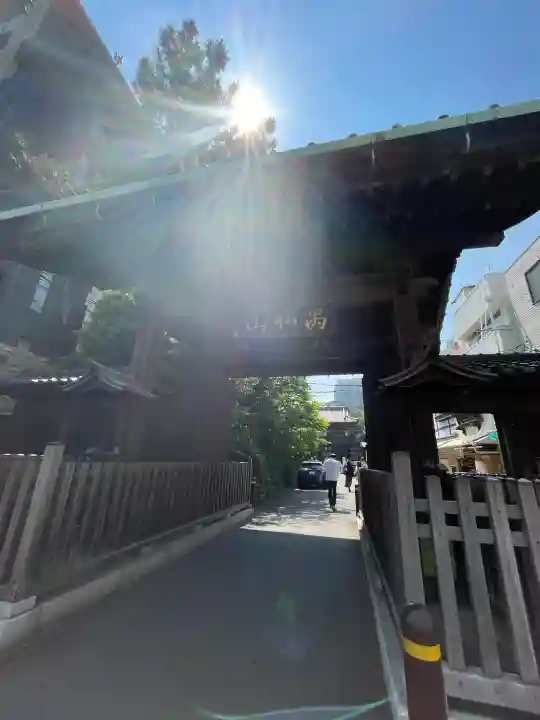 泉岳寺の{uncategorized: "未分類", other: "その他", undefined: "問題あり", building: "その他建物", grave: "お墓", sacred_gate: "鳥居", guardian: "狛犬", statue: "像", buddha: "仏像", history: "歴史", nature: "自然", garden: "庭園", animal: "動物", pagoda: "塔", temizu: "手水舎", mountain_gate: "山門・神門", sanctuary: "本殿・本堂", subordinate: "末社・摂社", art: "芸術", scenery: "景色", jizo: "地蔵", ema: "絵馬", goshuin: "御朱印", omikuji: "おみくじ", items: "授与品その他", amulet: "お守り", goshuincho: "御朱印帳", eats: "食事", festival: "お祭り", votive_dance: "神楽", shichigosan: "七五三参", wedding: "結婚式", experience: "体験その他", initially: "初詣", around: "周辺", anti_infection: "感染症対策"}