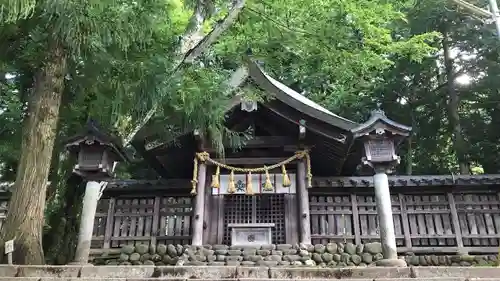 諏訪大社上社前宮の本殿・本堂