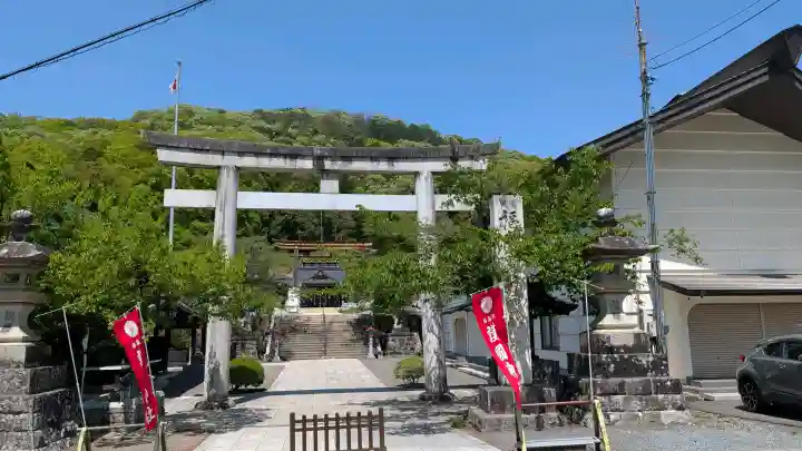 福島縣護國神社の{uncategorized: "未分類", other: "その他", undefined: "問題あり", building: "その他建物", grave: "お墓", sacred_gate: "鳥居", guardian: "狛犬", statue: "像", buddha: "仏像", history: "歴史", nature: "自然", garden: "庭園", animal: "動物", pagoda: "塔", temizu: "手水舎", mountain_gate: "山門・神門", sanctuary: "本殿・本堂", subordinate: "末社・摂社", art: "芸術", scenery: "景色", jizo: "地蔵", ema: "絵馬", goshuin: "御朱印", omikuji: "おみくじ", items: "授与品その他", amulet: "お守り", goshuincho: "御朱印帳", eats: "食事", festival: "お祭り", votive_dance: "神楽", shichigosan: "七五三参", wedding: "結婚式", experience: "体験その他", initially: "初詣", around: "周辺", anti_infection: "感染症対策"}
