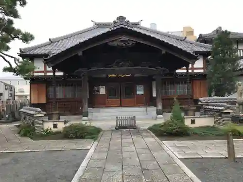 海徳寺の本殿・本堂