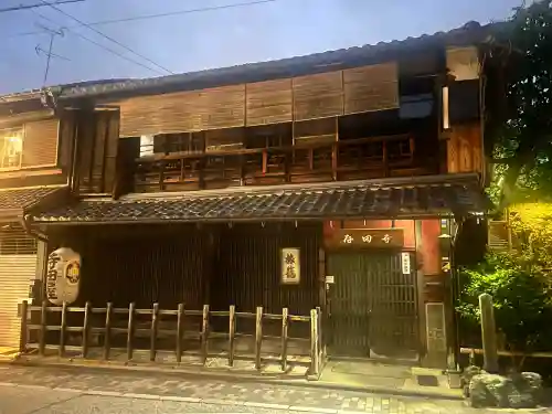 お登勢明神の{uncategorized: "未分類", other: "その他", undefined: "問題あり", building: "その他建物", grave: "お墓", sacred_gate: "鳥居", guardian: "狛犬", statue: "像", buddha: "仏像", history: "歴史", nature: "自然", garden: "庭園", animal: "動物", pagoda: "塔", temizu: "手水舎", mountain_gate: "山門・神門", sanctuary: "本殿・本堂", subordinate: "末社・摂社", art: "芸術", scenery: "景色", jizo: "地蔵", ema: "絵馬", goshuin: "御朱印", omikuji: "おみくじ", items: "授与品その他", amulet: "お守り", goshuincho: "御朱印帳", eats: "食事", festival: "お祭り", votive_dance: "神楽", shichigosan: "七五三参", wedding: "結婚式", experience: "体験その他", initially: "初詣", around: "周辺", anti_infection: "感染症対策"}