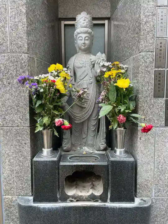 宗慶寺の{uncategorized: "未分類", other: "その他", undefined: "問題あり", building: "その他建物", grave: "お墓", sacred_gate: "鳥居", guardian: "狛犬", statue: "像", buddha: "仏像", history: "歴史", nature: "自然", garden: "庭園", animal: "動物", pagoda: "塔", temizu: "手水舎", mountain_gate: "山門・神門", sanctuary: "本殿・本堂", subordinate: "末社・摂社", art: "芸術", scenery: "景色", jizo: "地蔵", ema: "絵馬", goshuin: "御朱印", omikuji: "おみくじ", items: "授与品その他", amulet: "お守り", goshuincho: "御朱印帳", eats: "食事", festival: "お祭り", votive_dance: "神楽", shichigosan: "七五三参", wedding: "結婚式", experience: "体験その他", initially: "初詣", around: "周辺", anti_infection: "感染症対策"}