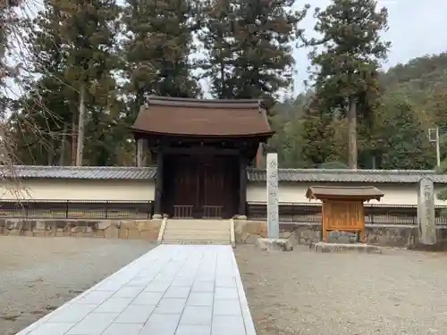 向嶽寺の山門