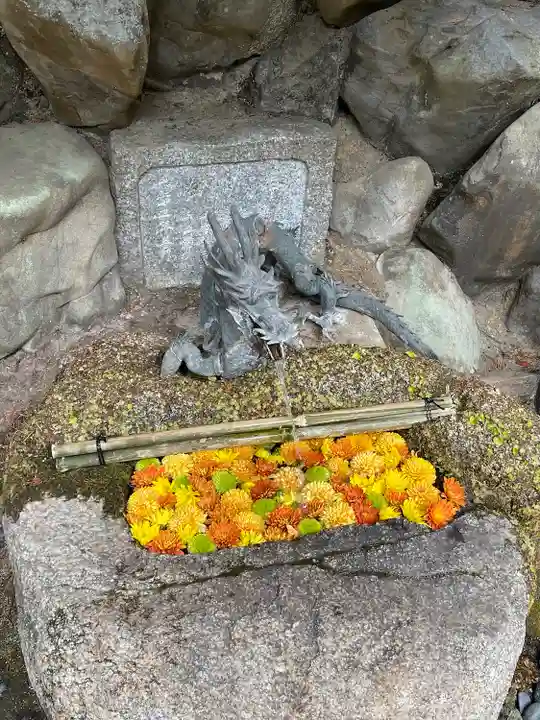 八大神社の手水舎