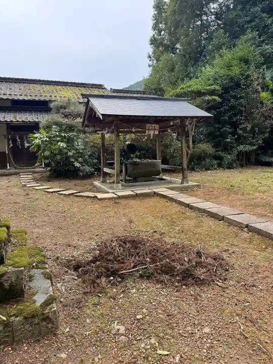 佐地神社の{uncategorized: "未分類", other: "その他", undefined: "問題あり", building: "その他建物", grave: "お墓", sacred_gate: "鳥居", guardian: "狛犬", statue: "像", buddha: "仏像", history: "歴史", nature: "自然", garden: "庭園", animal: "動物", pagoda: "塔", temizu: "手水舎", mountain_gate: "山門・神門", sanctuary: "本殿・本堂", subordinate: "末社・摂社", art: "芸術", scenery: "景色", jizo: "地蔵", ema: "絵馬", goshuin: "御朱印", omikuji: "おみくじ", items: "授与品その他", amulet: "お守り", goshuincho: "御朱印帳", eats: "食事", festival: "お祭り", votive_dance: "神楽", shichigosan: "七五三参", wedding: "結婚式", experience: "体験その他", initially: "初詣", around: "周辺", anti_infection: "感染症対策"}