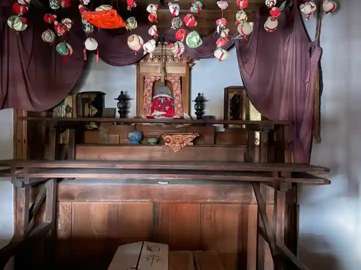 大橋町地蔵尊の{uncategorized: "未分類", other: "その他", undefined: "問題あり", building: "その他建物", grave: "お墓", sacred_gate: "鳥居", guardian: "狛犬", statue: "像", buddha: "仏像", history: "歴史", nature: "自然", garden: "庭園", animal: "動物", pagoda: "塔", temizu: "手水舎", mountain_gate: "山門・神門", sanctuary: "本殿・本堂", subordinate: "末社・摂社", art: "芸術", scenery: "景色", jizo: "地蔵", ema: "絵馬", goshuin: "御朱印", omikuji: "おみくじ", items: "授与品その他", amulet: "お守り", goshuincho: "御朱印帳", eats: "食事", festival: "お祭り", votive_dance: "神楽", shichigosan: "七五三参", wedding: "結婚式", experience: "体験その他", initially: "初詣", around: "周辺", anti_infection: "感染症対策"}