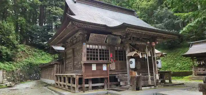 熱日高彦神社の本殿・本堂