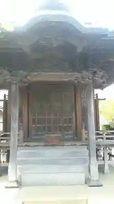 自性院の本殿・本堂