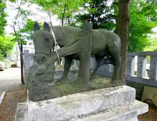 刈田神社の像