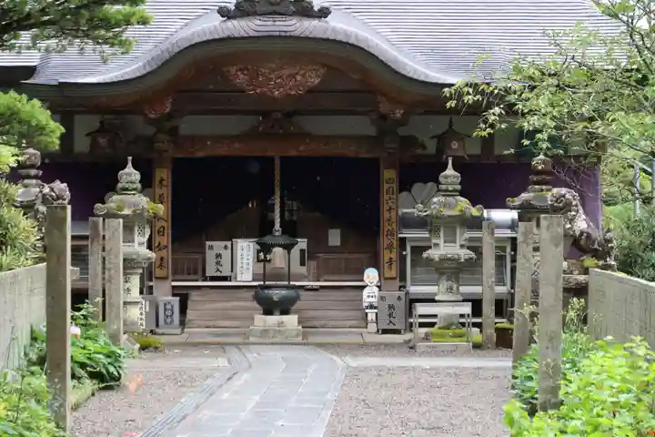 横峰寺の本殿・本堂