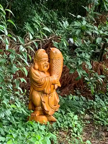 玉敷神社の像