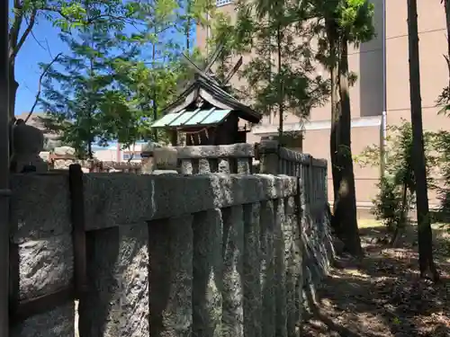 高市御県神社の本殿