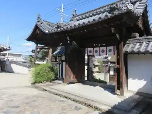 帯解寺の山門