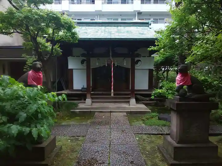 於岩稲荷田宮神社の本殿・本堂