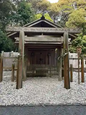 伊雜宮（皇大神宮別宮）の{uncategorized: "未分類", other: "その他", undefined: "問題あり", building: "その他建物", grave: "お墓", sacred_gate: "鳥居", guardian: "狛犬", statue: "像", buddha: "仏像", history: "歴史", nature: "自然", garden: "庭園", animal: "動物", pagoda: "塔", temizu: "手水舎", mountain_gate: "山門・神門", sanctuary: "本殿・本堂", subordinate: "末社・摂社", art: "芸術", scenery: "景色", jizo: "地蔵", ema: "絵馬", goshuin: "御朱印", omikuji: "おみくじ", items: "授与品その他", amulet: "お守り", goshuincho: "御朱印帳", eats: "食事", festival: "お祭り", votive_dance: "神楽", shichigosan: "七五三参", wedding: "結婚式", experience: "体験その他", initially: "初詣", around: "周辺", anti_infection: "感染症対策"}